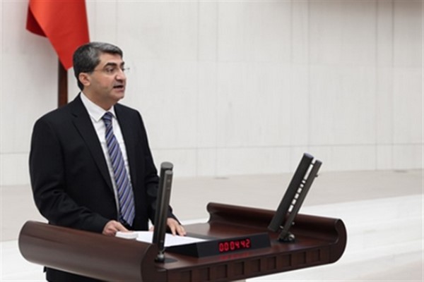 Ekmen: “Yürüyüşten, mitingden önce yapabileceklerimizi yapsak ne olur?”