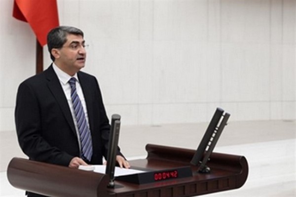 Ekmen: “Kurum, genel müdür iken kaç deprem toplanma alanına bina dikti?”