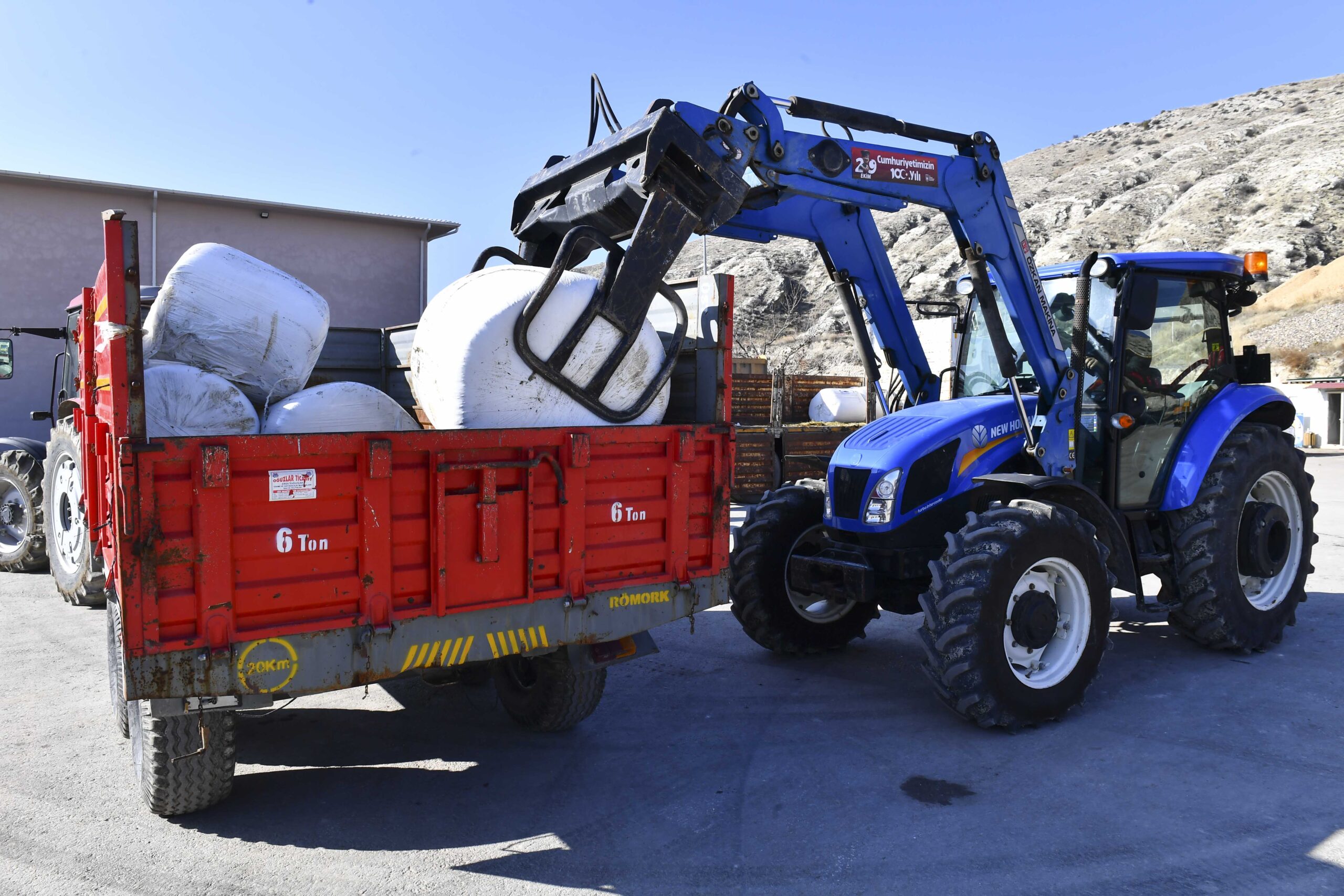 ABB’de bin 923 adet mısır silajının dağıtımına başlandı