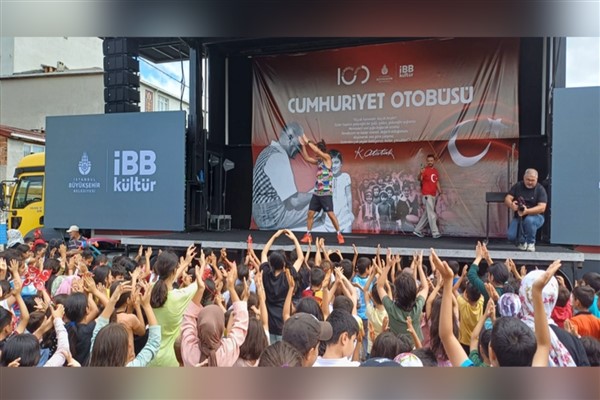 İBB, “Cumhuriyet Otobüsü” projesini hayata geçirdi