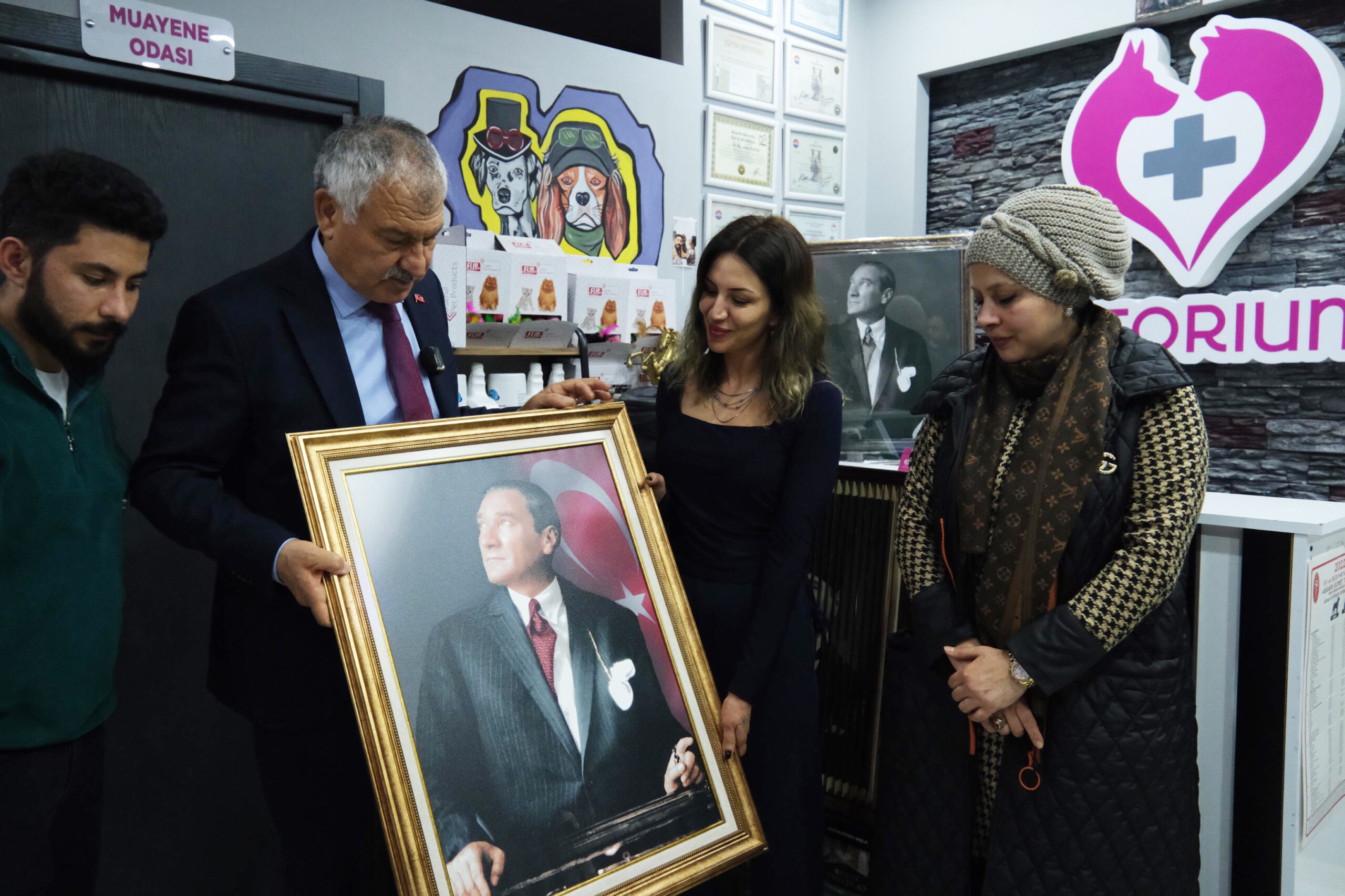 Başkan Karalar’dan saldırıya uğrayan klinik sahibine ziyaret