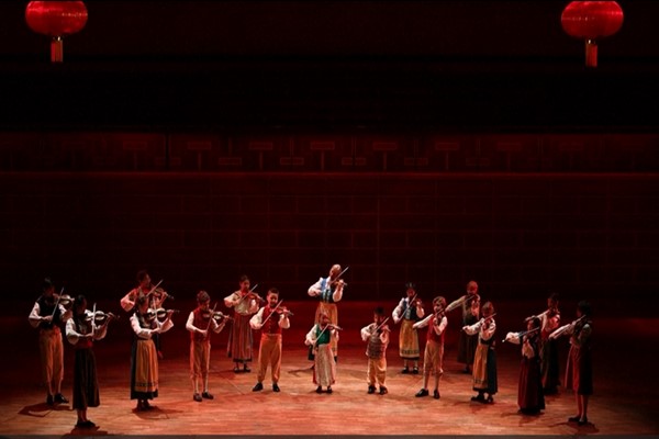 Çin’in İsveç ve Norveç’teki büyükelçilikleri, resepsiyon ve sergi düzenledi