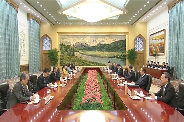 Çin’in üst düzey siyasi danışmanı, Japonya’nın Sosyal Demokrat Parti heyetiyle görüştü