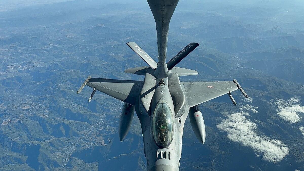 ABD'nin Güney Kore'deki F-16'sı denize düştü