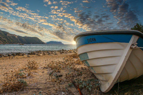 İzmir Dikili’de balıkçı teknesi battı