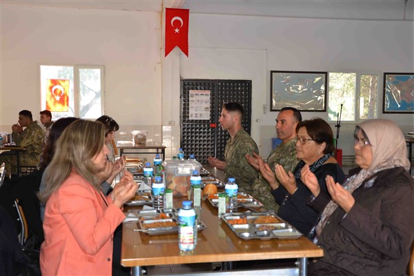 57’nci Topçu Tugay Komutanlığı personeli şehit ve gazi aileleriyle bir araya geldi