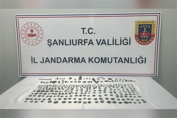 Şanlıurfa’da 320 tarihi sikke ve objeler ele geçirildi