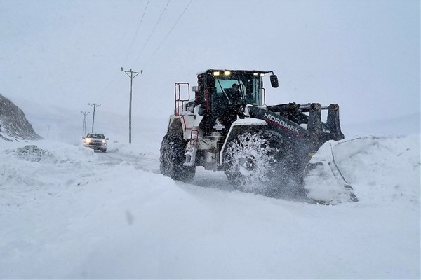 Malatya’da kardan dolayı kapanan yollar ulaşıma açılıyor