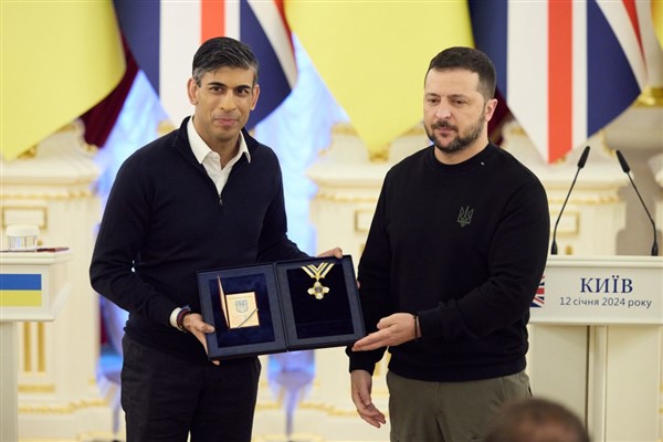 Zelenski: “Ukrayna’yı adım adım güçlendiriyoruz”