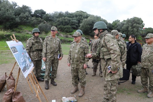 Düzeltme-Bayraktaroğlu, İstihkam Okulu ve Eğitim Merkezi Komutanlığı’nı ziyaret etti