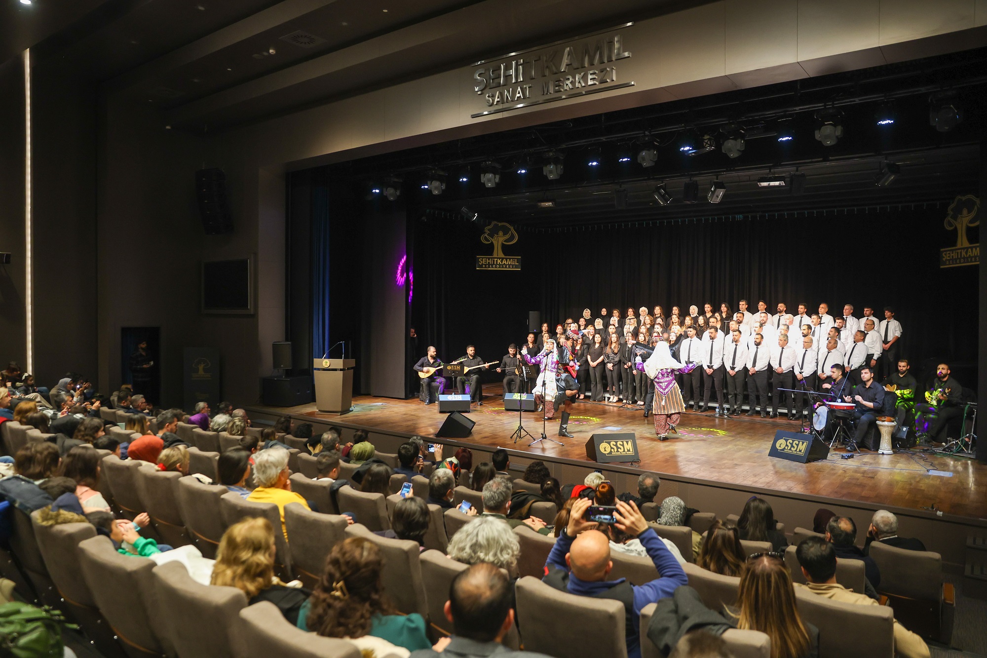 Gaziantep Türk Halk Müziği Korosu, “Yeni Yıl Konseri” verdi