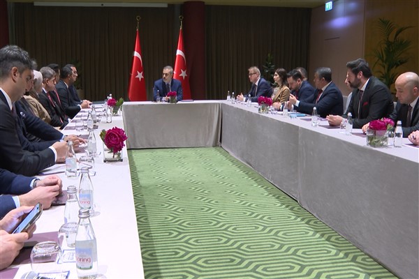 Bakan Fidan, Arnavutluk’ta bulunan Türk iş insanları ile bir araya geldi