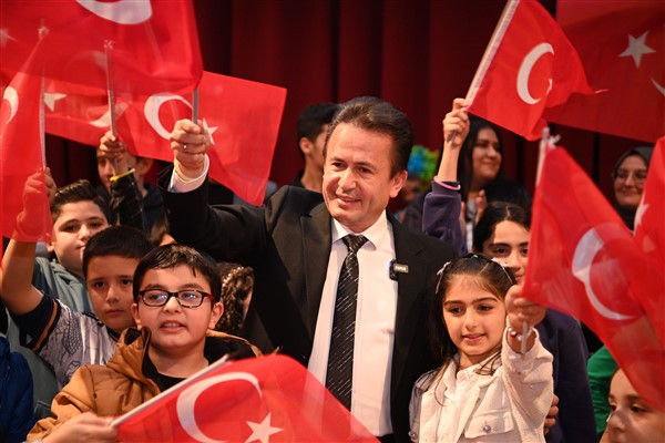 Tuzla’da çocuklar, karne coşkusunu Başkan Yazıcı ile yaşadı