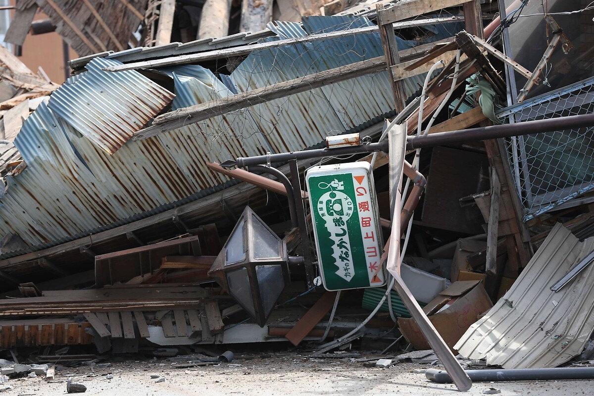 Japonya'da meydana gelen depremde yüzlerce kişi hayatını kaybetti