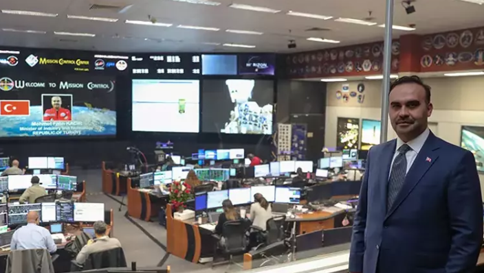 Bakan Kacır NASA’nın uzay merkezini ziyaret etti