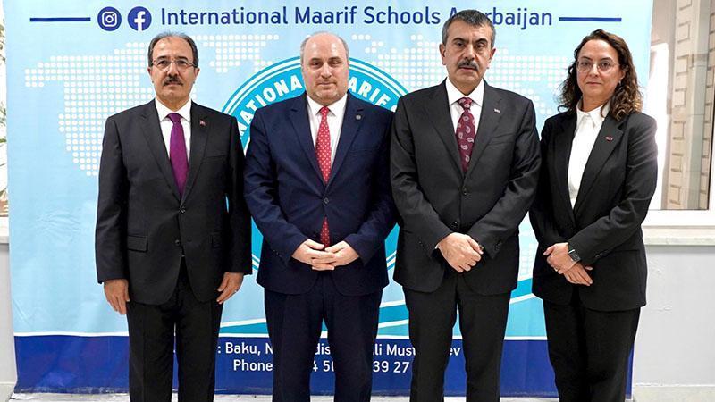 Bakan Tekin, Bakü Maarif Okulu’nu ziyaret etti