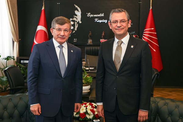 CHP Genel Başkanı Özel, Gelecek Partisi Genel Başkanı Davutoğlu ile görüştü