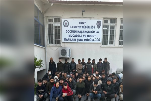 Hatay’da yurda yasa dışı yollarla giren 53 Suriye uyruklu yakalandı