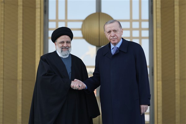 Cumhurbaşkanı Erdoğan, İran Cumhurbaşkanı Reisi’yi resmi törenle karşıladı