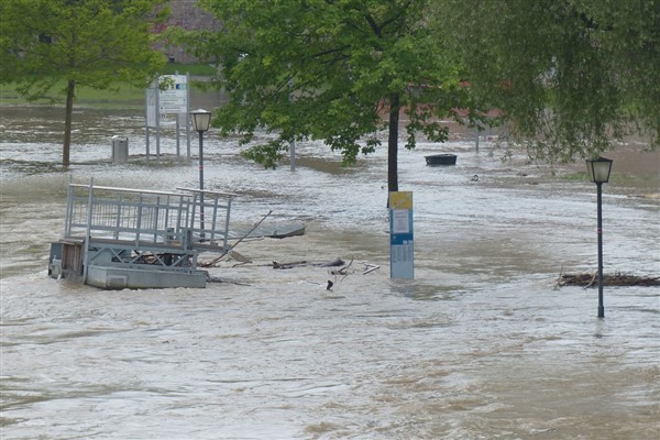 Gazze’deki şiddetli yağışlar nedeniyle çadırlar sular altında kaldı