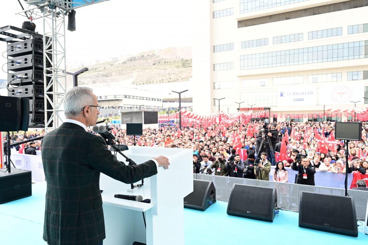 Bakan Uraloğlu duyurdu! İzmir'e hızlı tren müjdesi