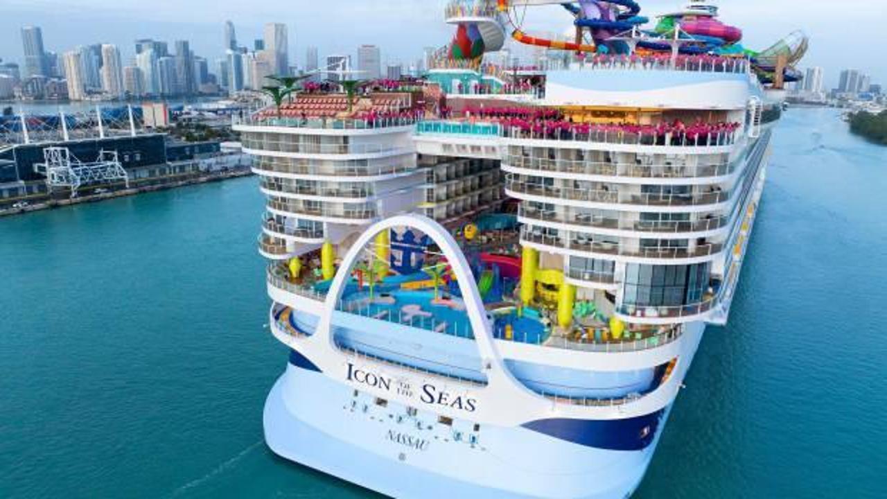 Dünyanın en büyük yolcu gemisi 7 günlük seyahatine başladı