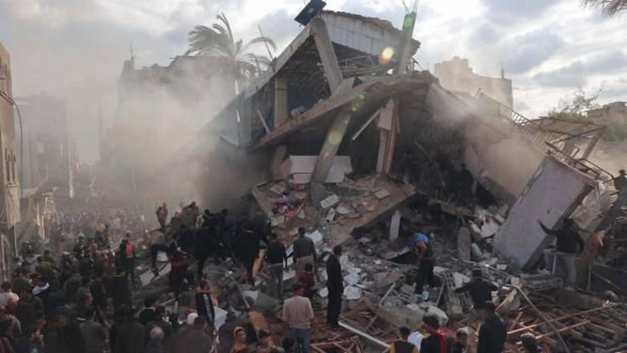 Gazze’nin kuzeyinde İsrail saldırısında öldürülen Filistinlilerin bedenleri etrafa saçıldı