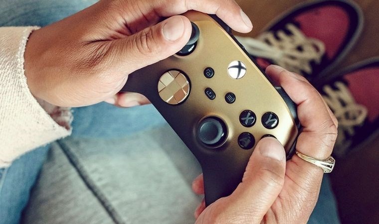 Microsoft’un Xbox konsollarına yeni kablosuz oyun kumandası yolda