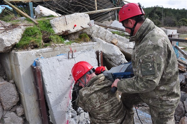 Çanakkale AFAD il Müdürlüğü koordinesinde Hafif Seviyeli Arama-Kurtarma Eğitimi yapıldı