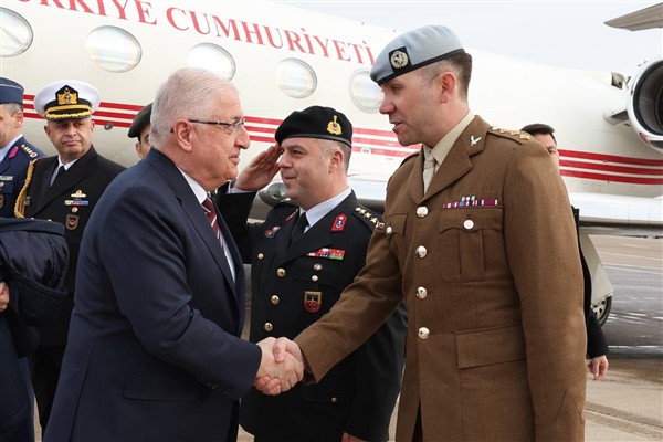 Bakan Güler, İngiltere’ye gitti