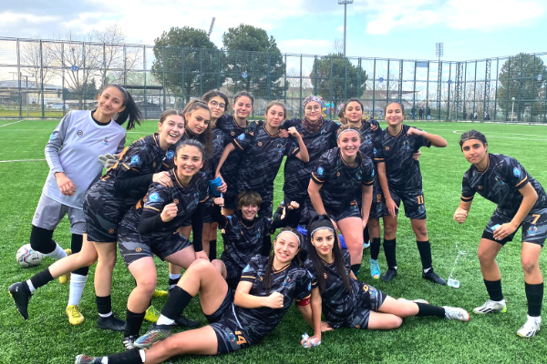 Eskişehir Kadın Futbol Takımı, liderliğini sürdürüyor