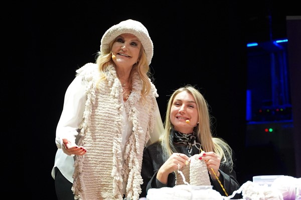 İstanbul’da ilmekler kadın hakları için atıldı