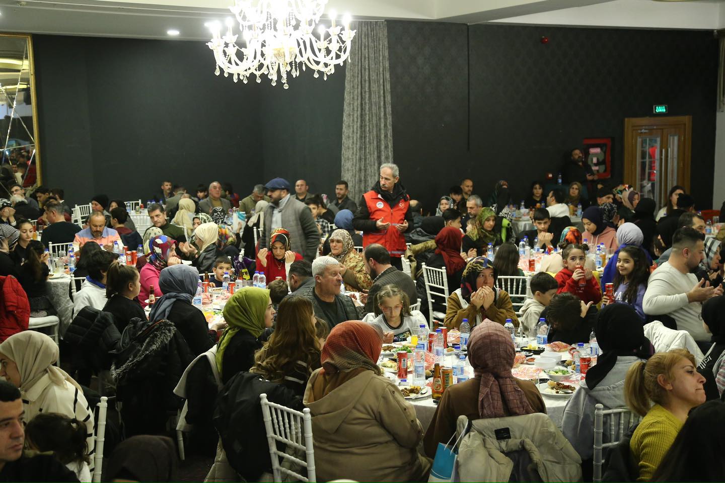 Başkan Büyükkılıç, depremzede vatandaşlarla bir araya geldi