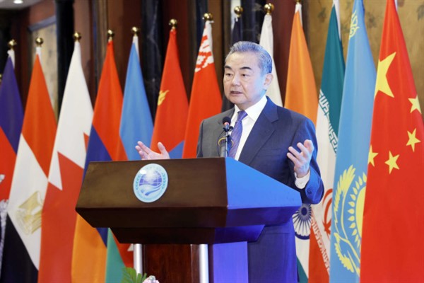 Wang Yi: SİÖ çalkantılarda “sağlam bir çapa” gibi rol oynayabilir