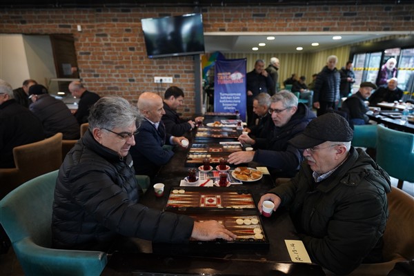 Beylikdüzü’nde emekliler için ödüllü tavla turnuvası düzenlendi