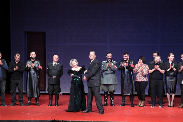 “Yaşamak mı, Yoksa Ölmek mi” oyunu seyirciyle buluştu