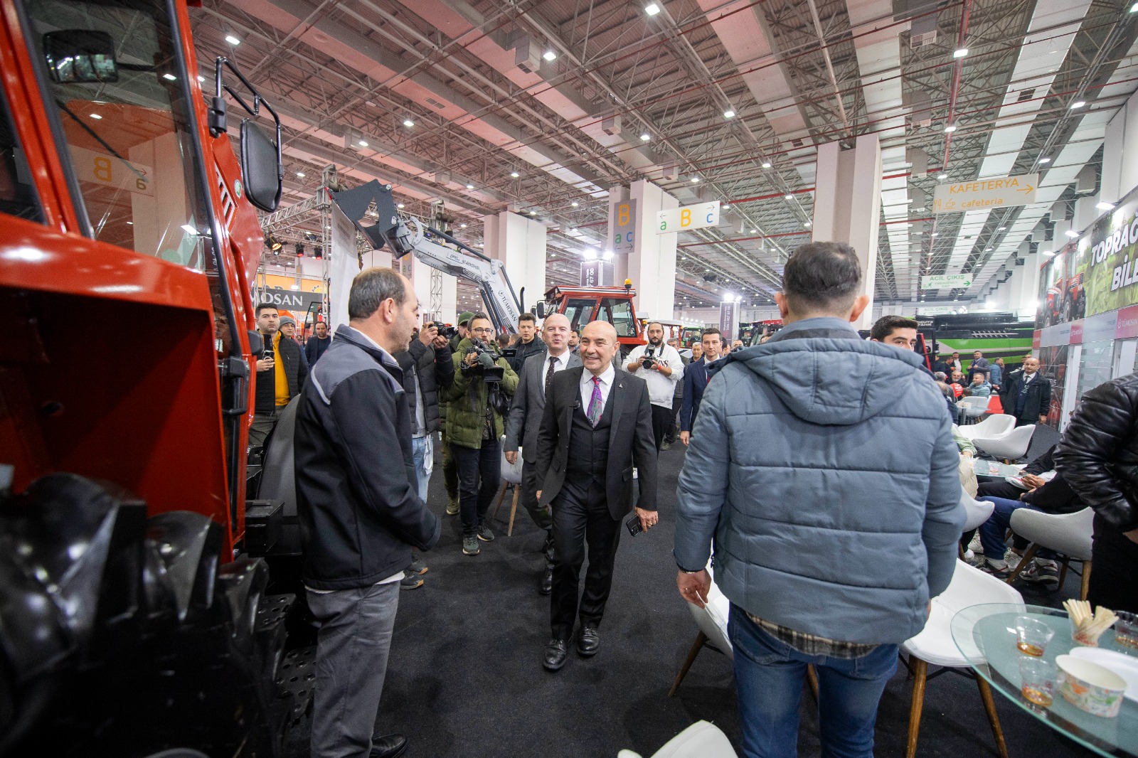 Başkan Soyer’den Agroexpo’ya ziyaret