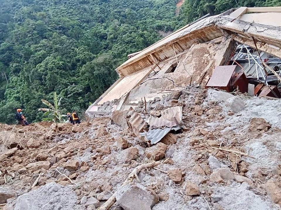 Filipinler'de toprak kayması: Can kaybı 37'ye çıktı