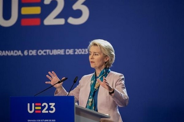 Leyen: “Avrupa bu milletin özgürlük uğruna verdiği cesur mücadeleyi yaşıyor”