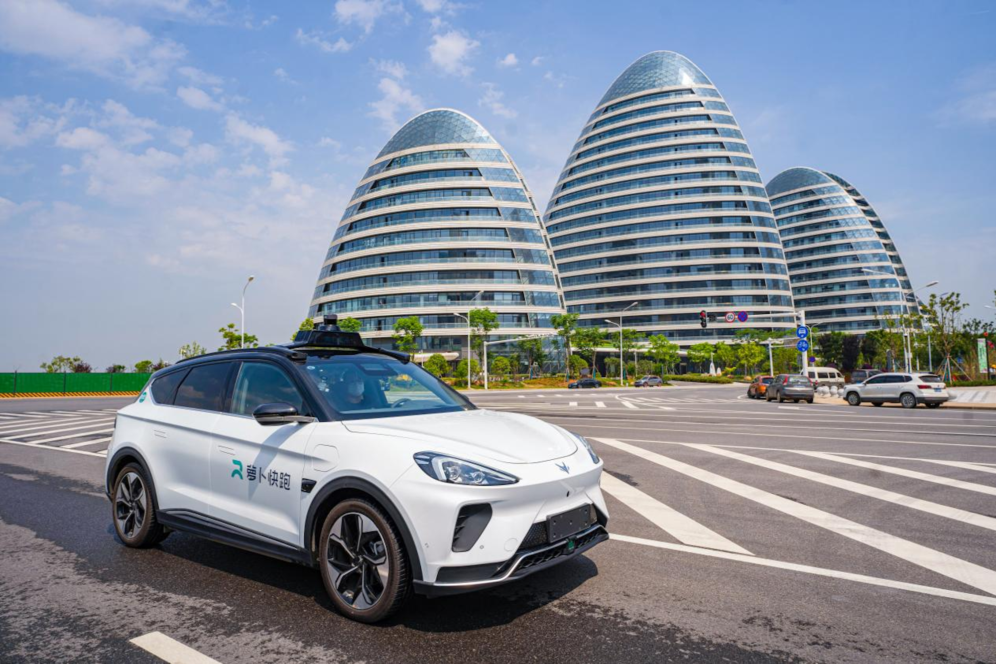 Wuhan’da sürücüsüz taksiler yola çıktı