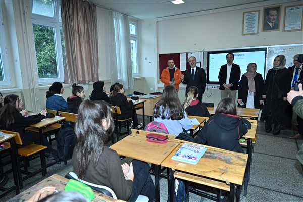 Bursa’da, ihtiyaç sahibi öğrencilerin YKS başvuru ücretleri ödenecek