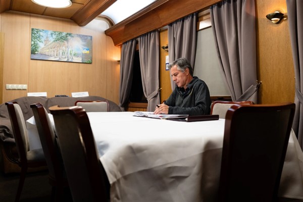 Blinken: “ABD, Arnavutluk’u yolsuzluk ve organize suçla mücadelede desteklemeye kararlı”