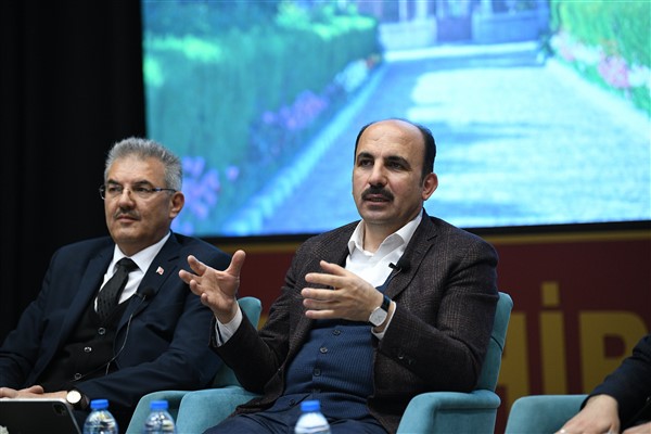 Başkan Altay, Akşehir’de esnafla ve gençlerle buluştu