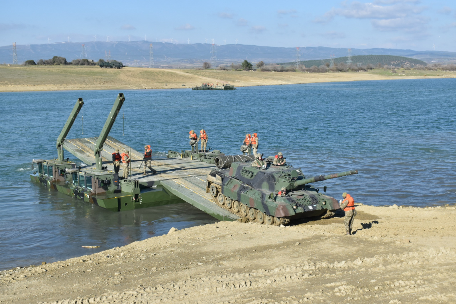 ‘Durgun Sulardan Geçiş ve Kol Harekatı Eğitimi’ icra edildi