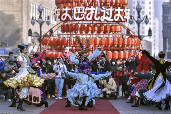 Urumçi’deki Büyük Pazar’da Bahar Bayramı coşkusu