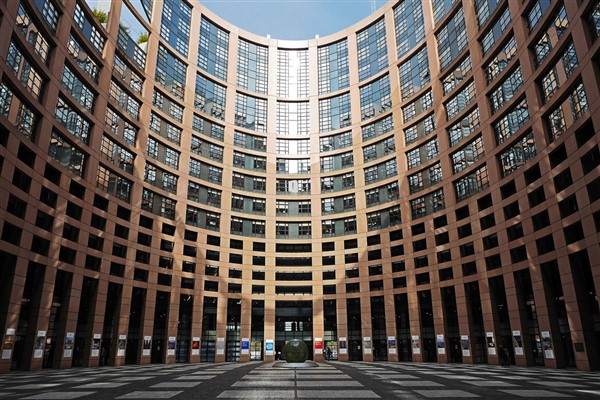 AB, Norveç’in deniz yatağında maden arama planlarını askıya almasını istedi