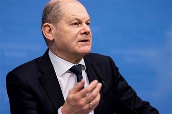 Scholz: “Rusya Cumhurbaşkanı, Rusya’nın Ukrayna’da gerçekte yaptıklarıyla alay ediyor “