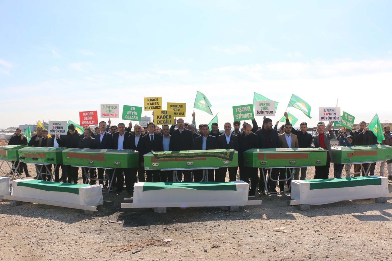 HÜDA PAR’dan Suruç yolunda tabutlu eylem