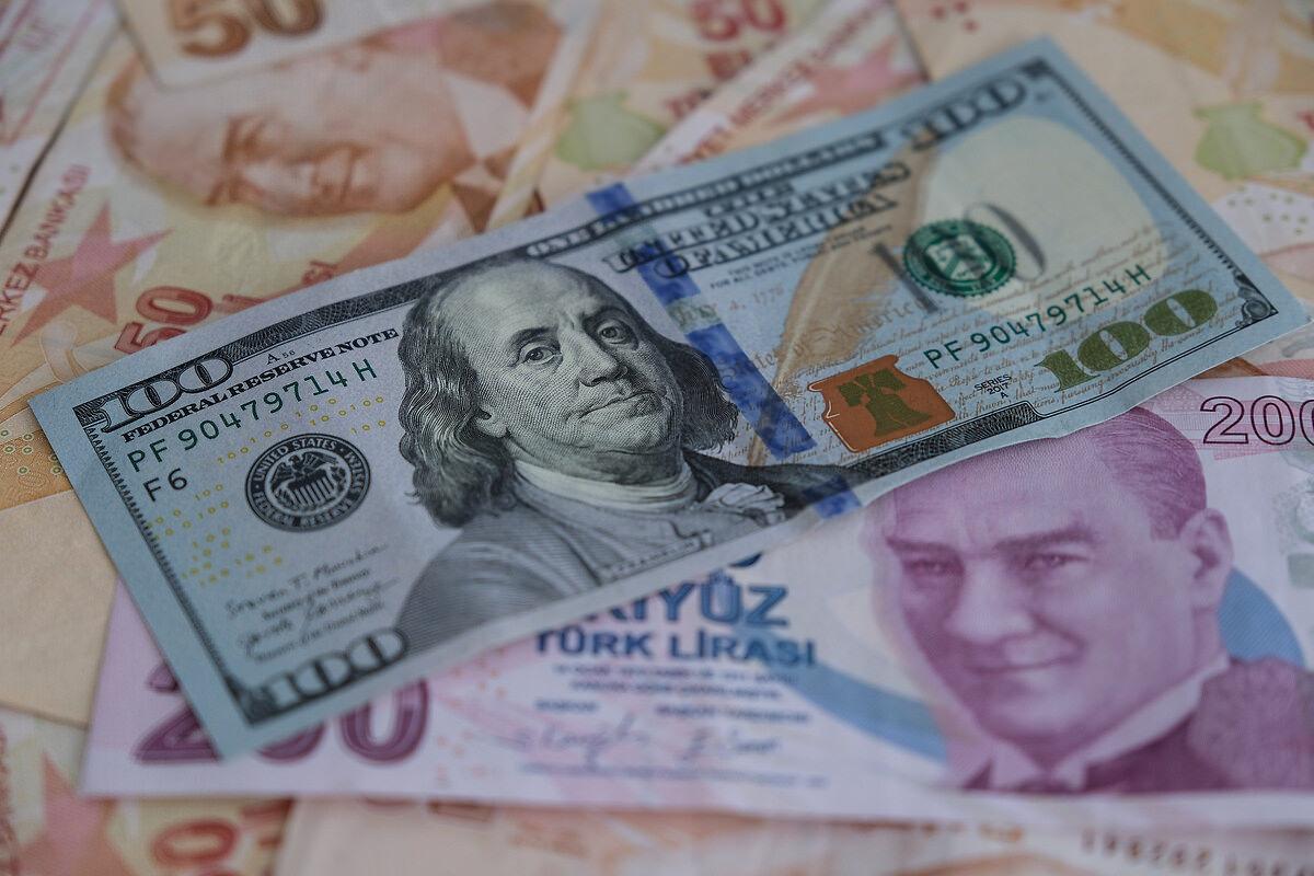 Altın fiyatlarında dolar baskısı devam ediyor