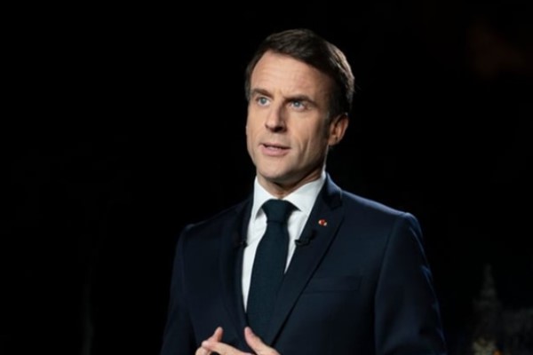 Macron: “Alexeï Navalny’nin anısına, fedakarlığına ve cesaretine saygı gösteriyorum”